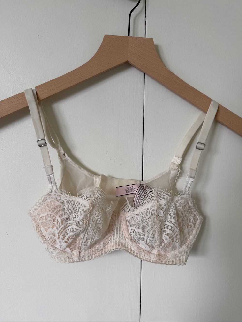 Victoria’s Secret Dream Angels Lace Push-Up w/o Padding Bra
